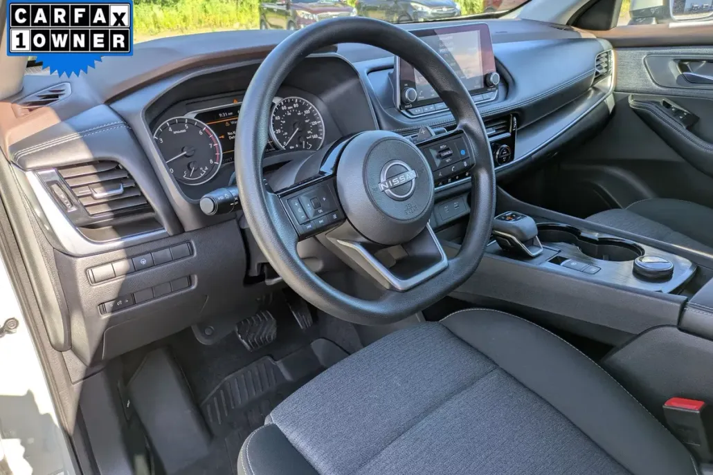 2022 Nissan Rogue SV photo 1
