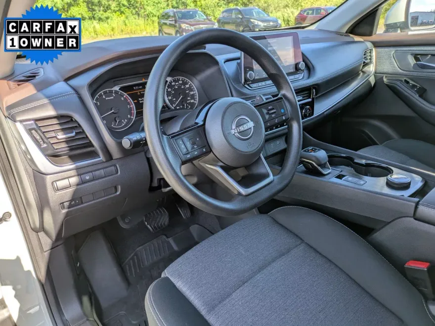 2022 Nissan Rogue SV photo 1