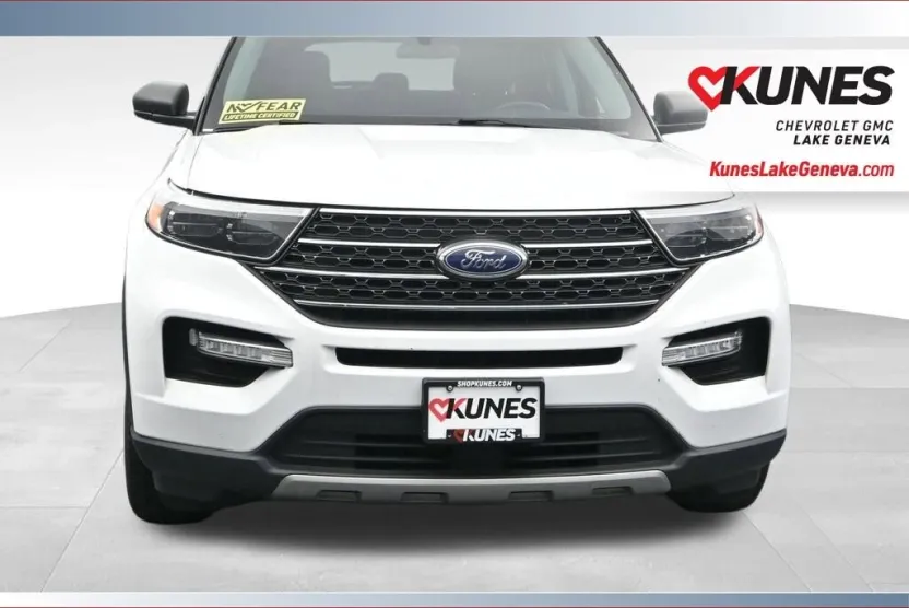2023 Ford Explorer XLT photo 1