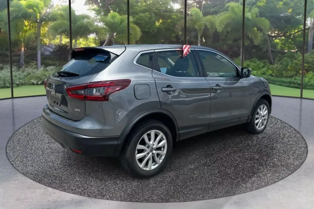 2021 Nissan Rogue Sport SV photo 1