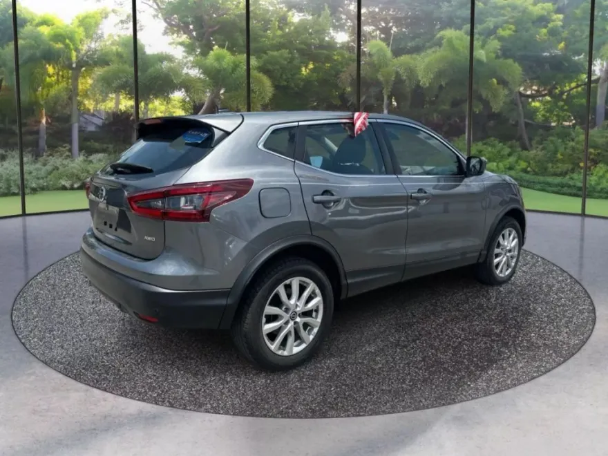 2021 Nissan Rogue Sport SV photo 1
