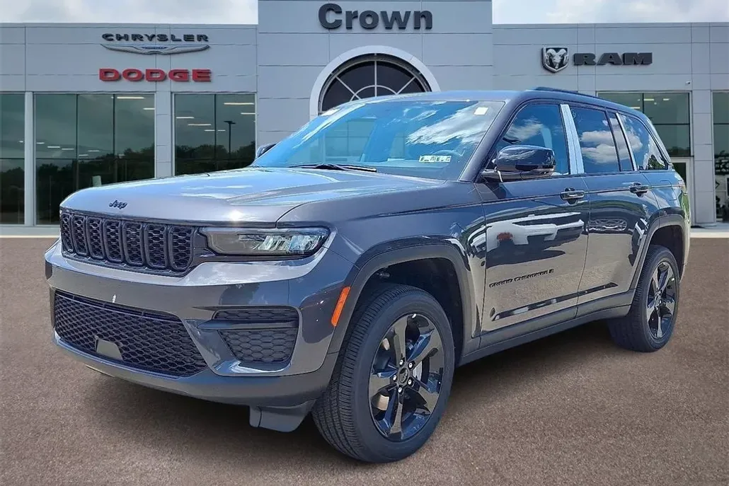 2025 Jeep Grand Cherokee Laredo photo 1