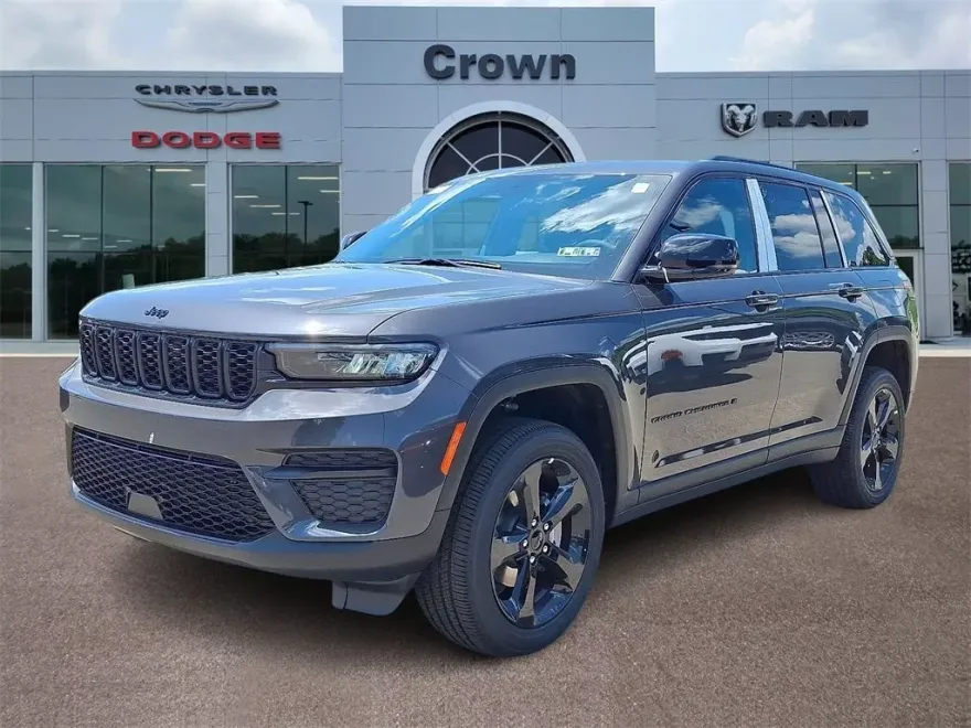 2025 Jeep Grand Cherokee Laredo photo 1