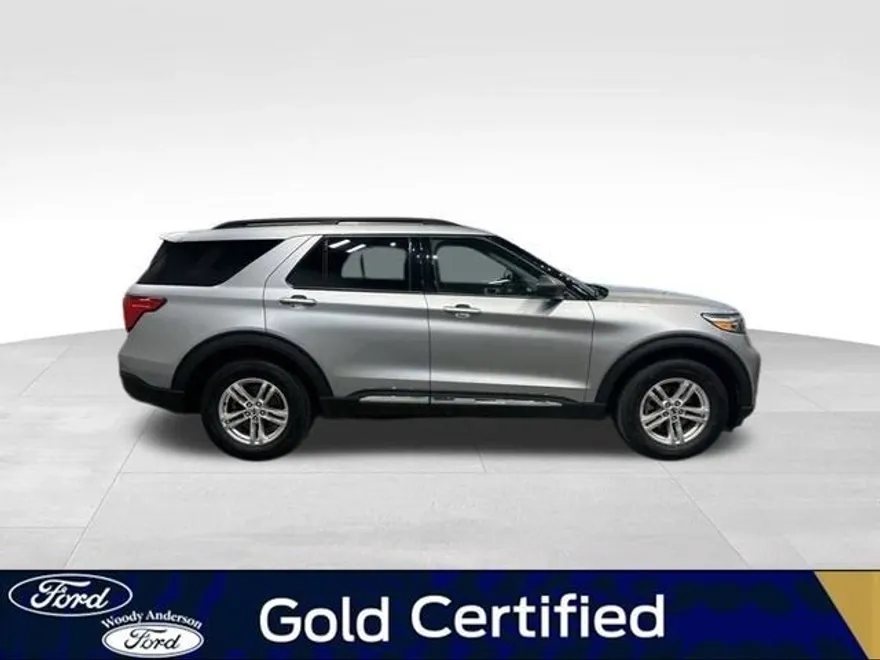 2023 Ford Explorer XLT photo 1