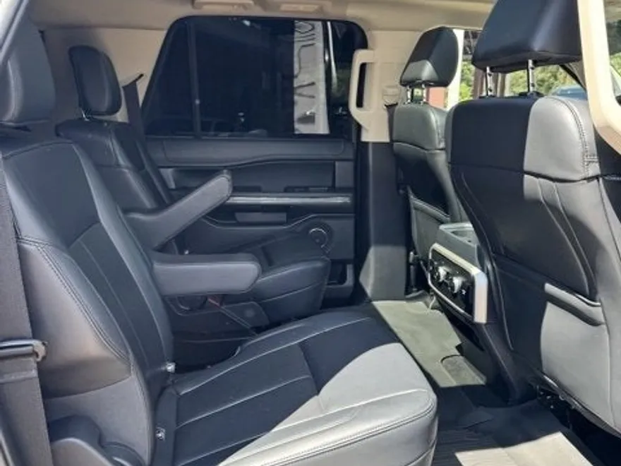 2024 Ford Expedition MAX XLT photo 1