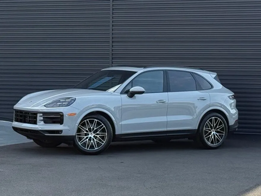 2025 Porsche Cayenne photo 1