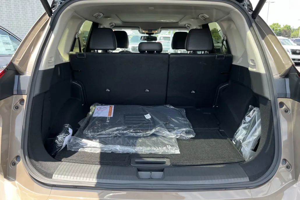 2025 Nissan Rogue SL photo 1