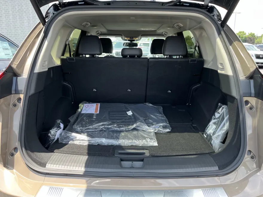 2025 Nissan Rogue SL photo 1