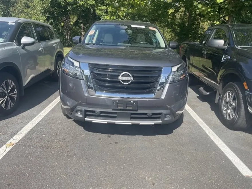 2022 Nissan Pathfinder SL photo 1