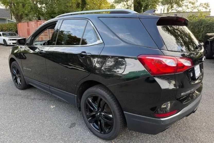 2020 Chevrolet Equinox LT photo 1
