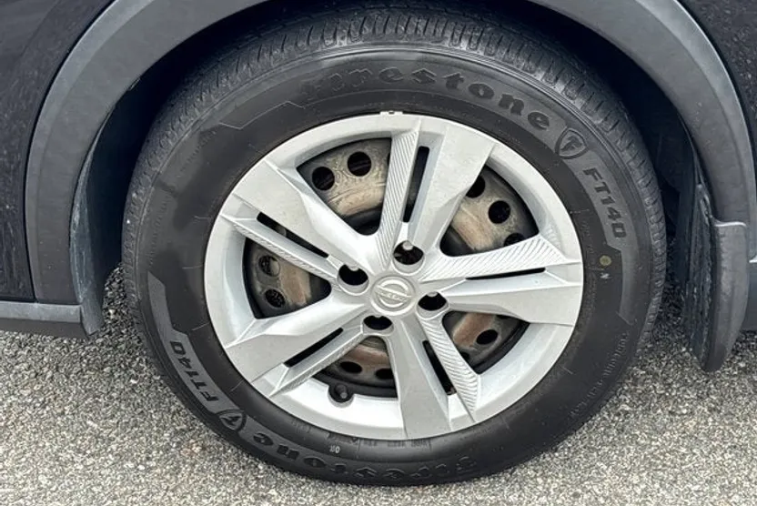 2021 Nissan Kicks S photo 1