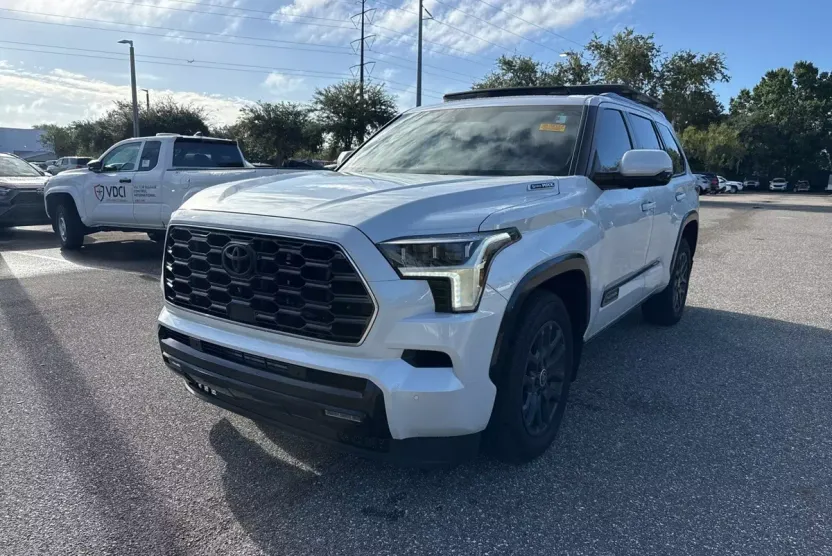 2024 Toyota Sequoia Platinum photo 1