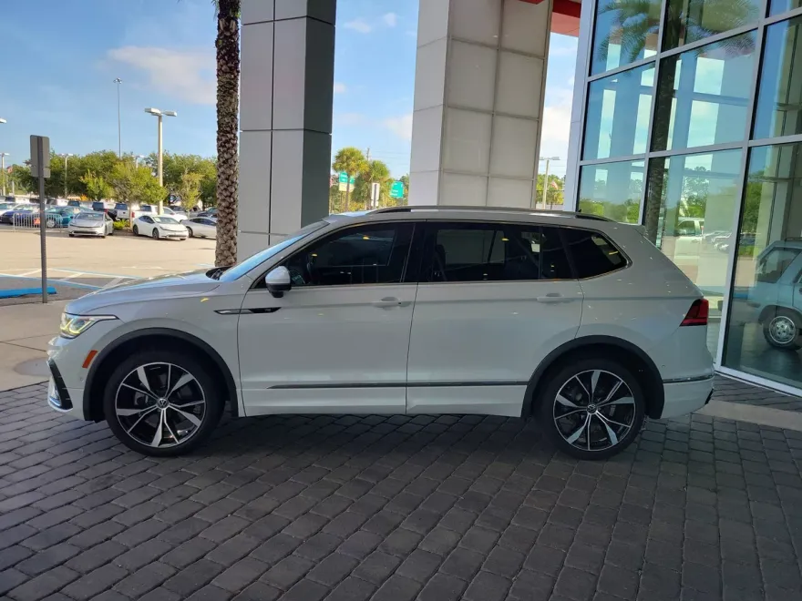 2022 Volkswagen Tiguan SEL Premium R-Line photo 1