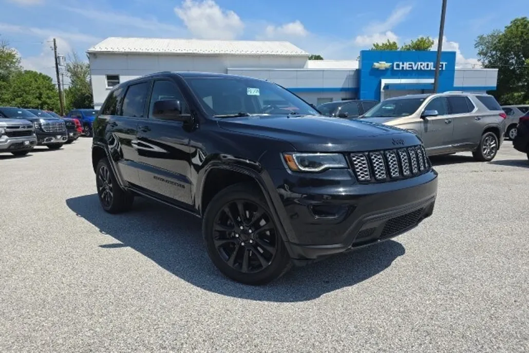 2021 Jeep Grand Cherokee Laredo X photo 1