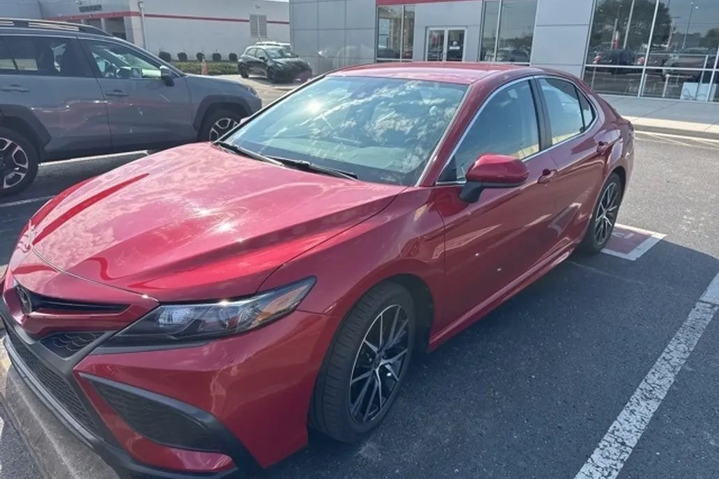 2021 Toyota Camry SE photo 1