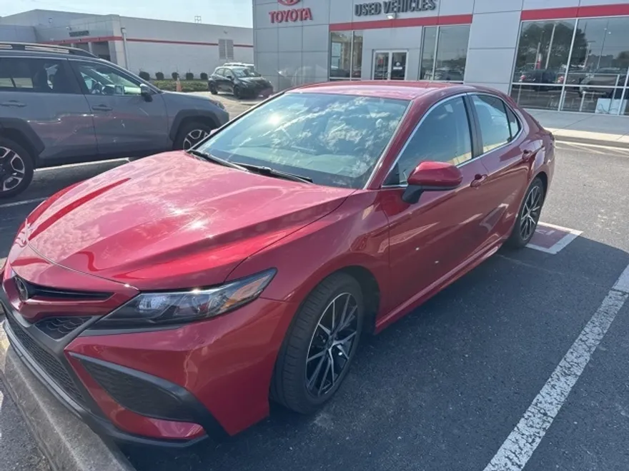 2021 Toyota Camry SE photo 1