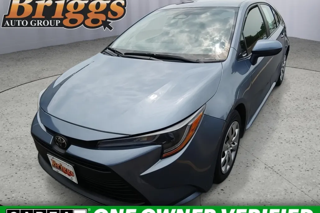 2024 Toyota Corolla LE photo 1