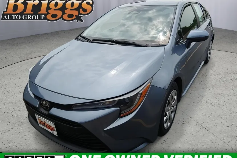 2024 Toyota Corolla LE photo 1