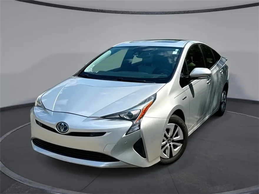 2018 Toyota Prius Four photo 1