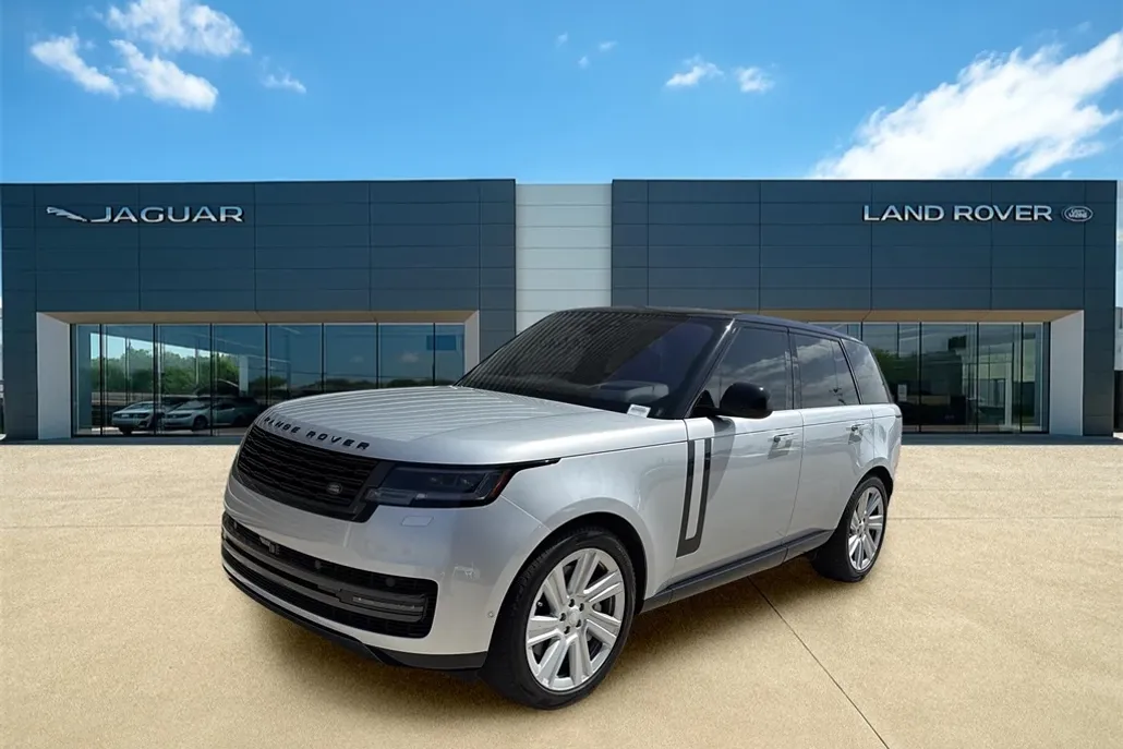 2023 Land Rover Range Rover SE photo 1
