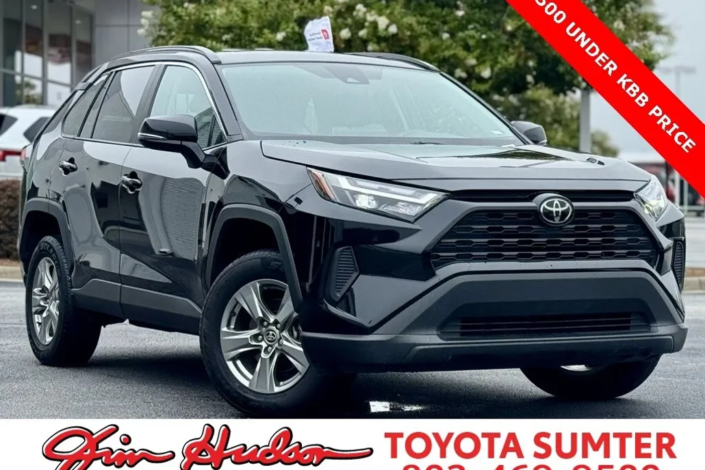 2023 Toyota RAV4 XLE photo 1