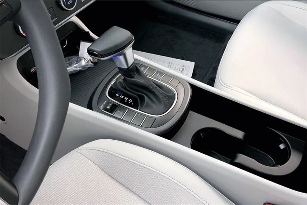 2025 Hyundai Kona SE photo 1