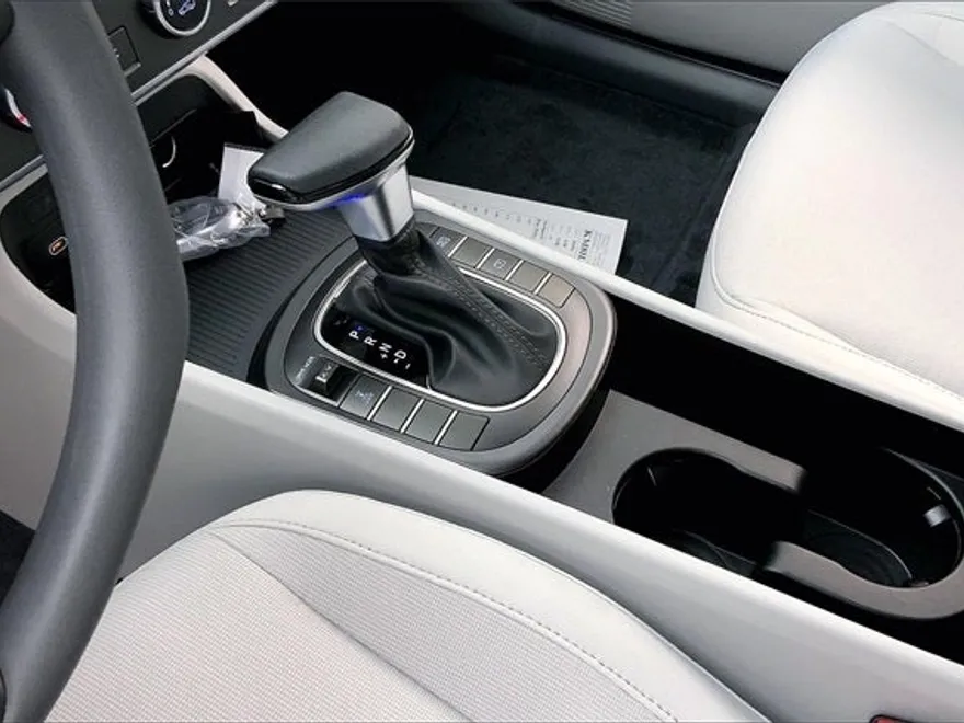 2025 Hyundai Kona SE photo 1