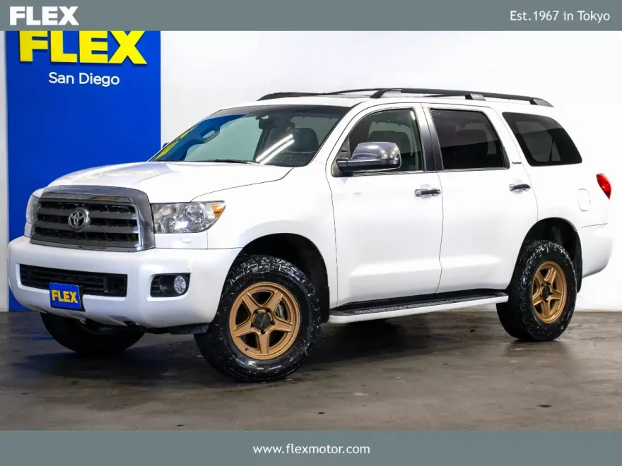 2017 Toyota Sequoia Platinum Sport photo 1