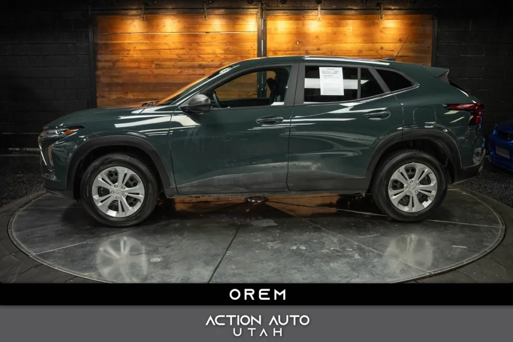 2025 Chevrolet Trax LS photo 1
