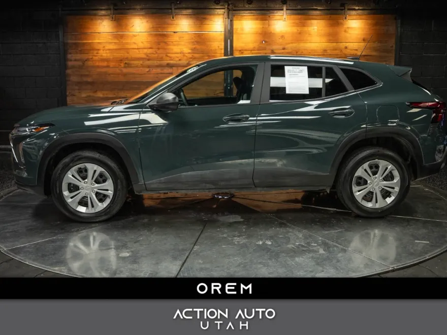 2025 Chevrolet Trax LS photo 1