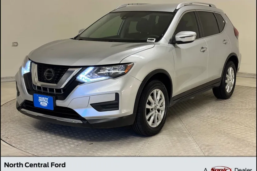 2020 Nissan Rogue SV photo 1