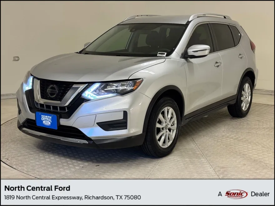 2020 Nissan Rogue SV photo 1