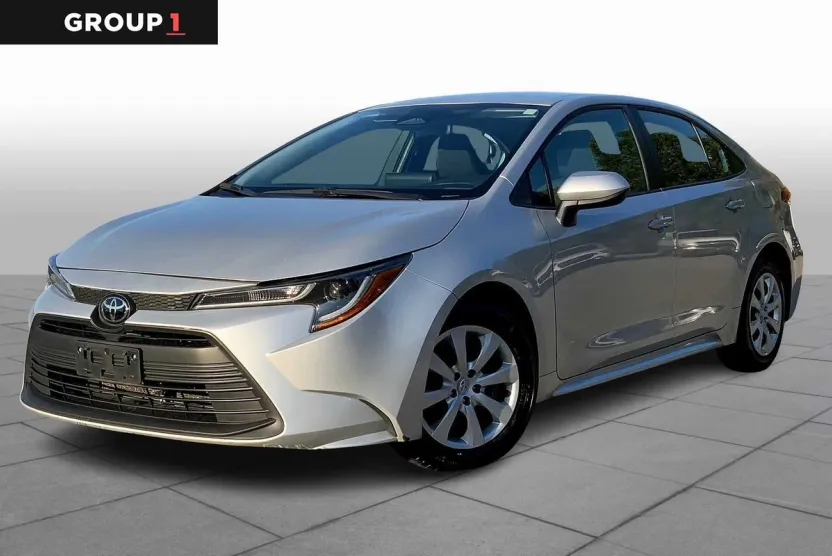2023 Toyota Corolla LE photo 1
