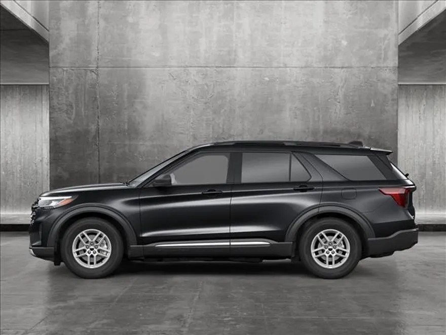 2025 Ford Explorer photo 2