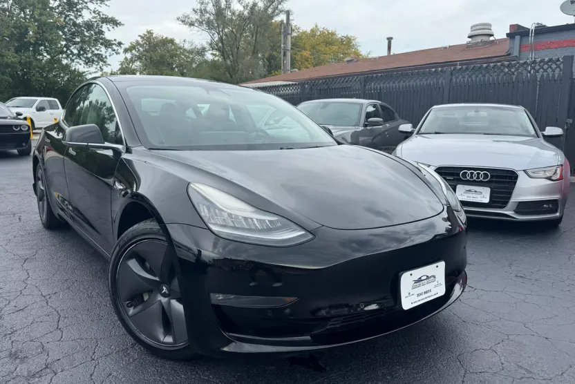 2019 Tesla Model 3 Mid Range photo 1