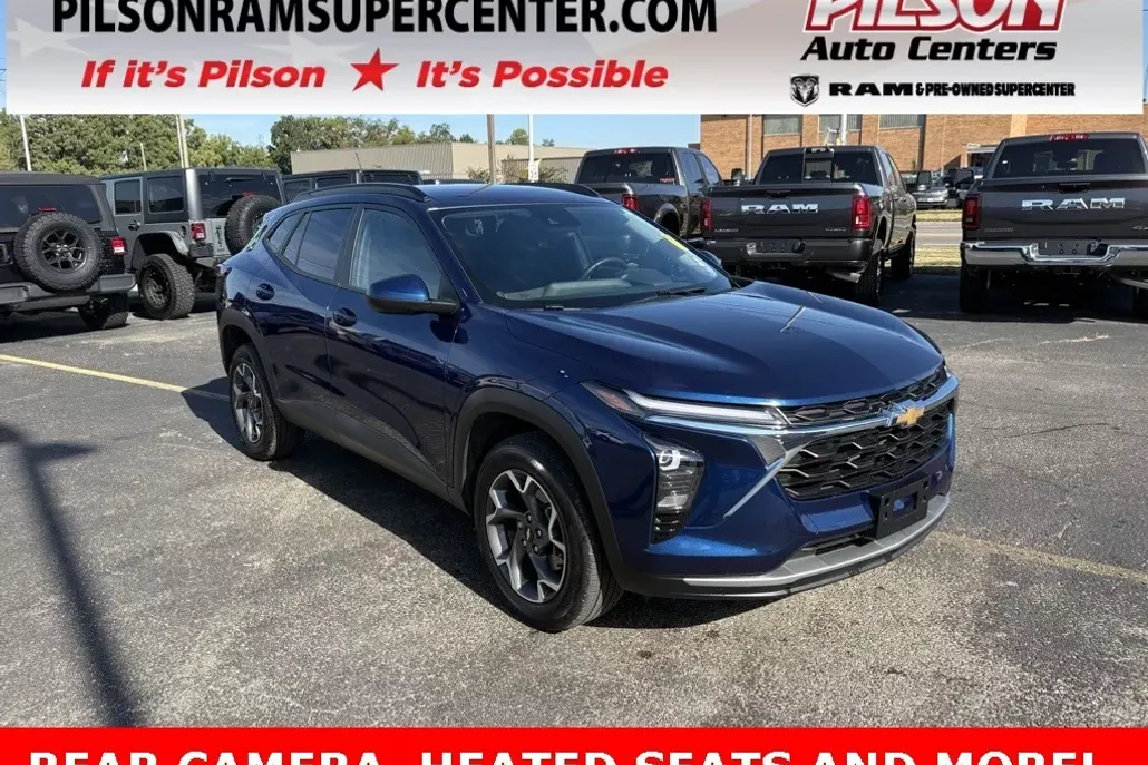 2024 Chevrolet Trax LT photo 1