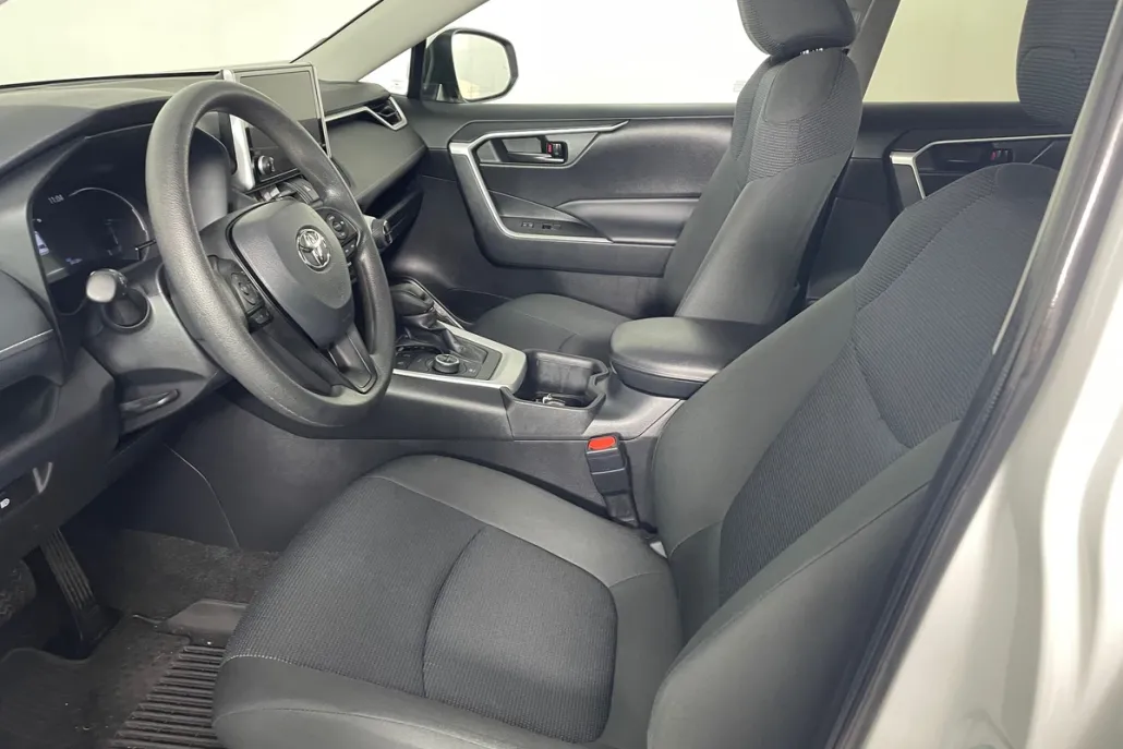 2024 Toyota RAV4 Hybrid LE photo 1