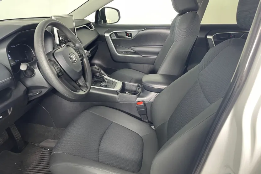 2024 Toyota RAV4 Hybrid LE photo 1