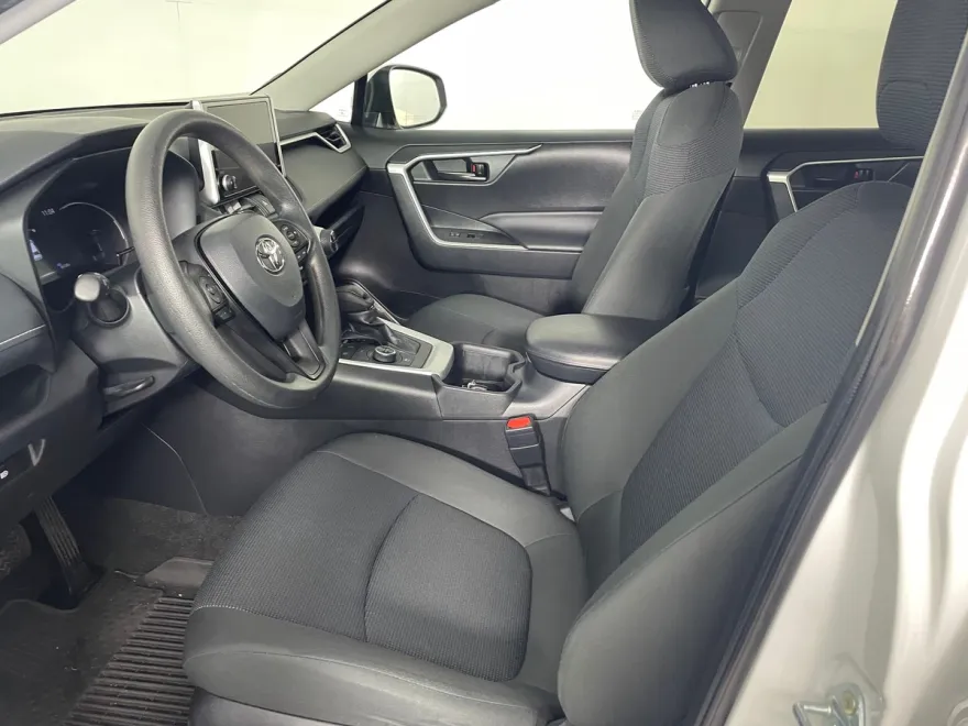 2024 Toyota RAV4 Hybrid LE photo 1