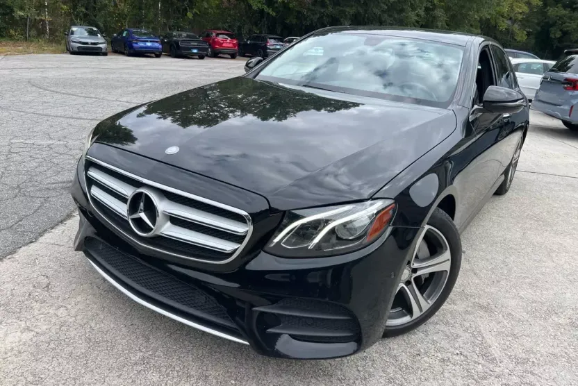 2017 Mercedes Benz E 300 photo 1