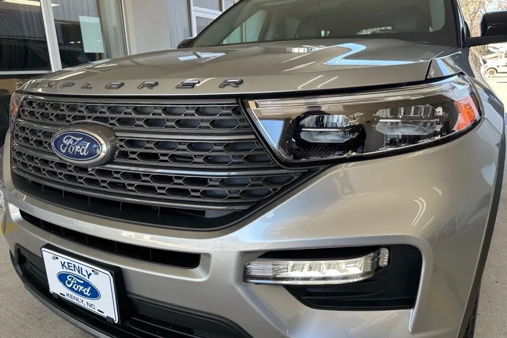 2024 Ford Explorer XLT photo 1