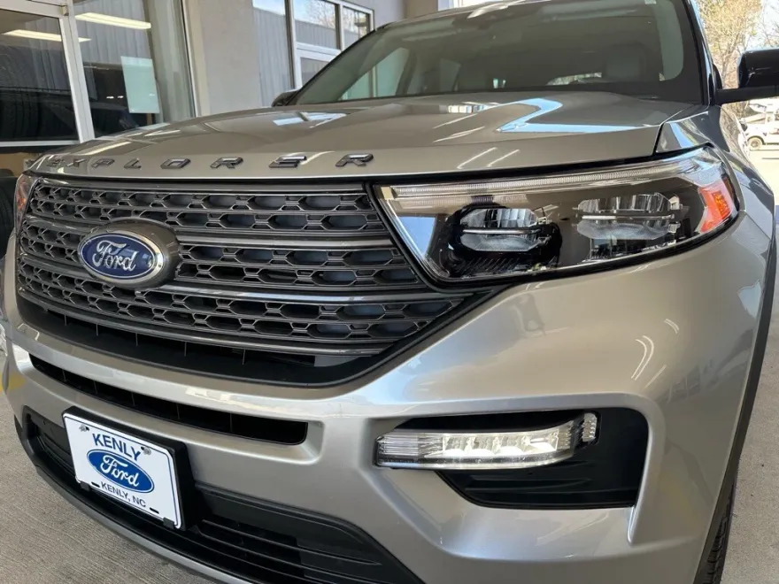 2024 Ford Explorer XLT photo 1