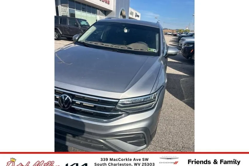 2022 Volkswagen Tiguan SE photo 1