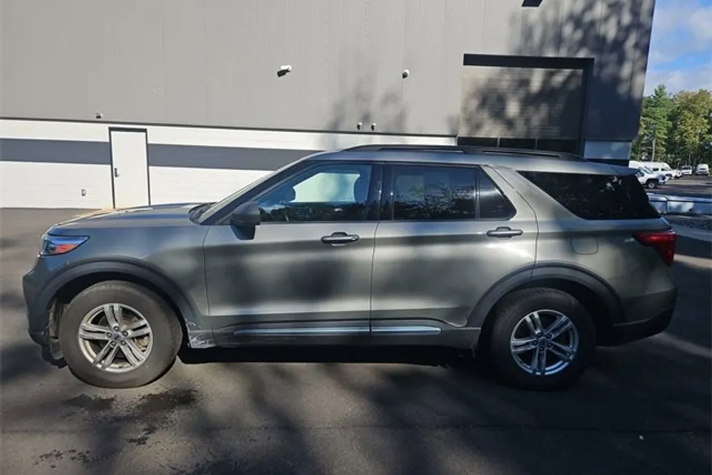 2020 Ford Explorer XLT photo 1