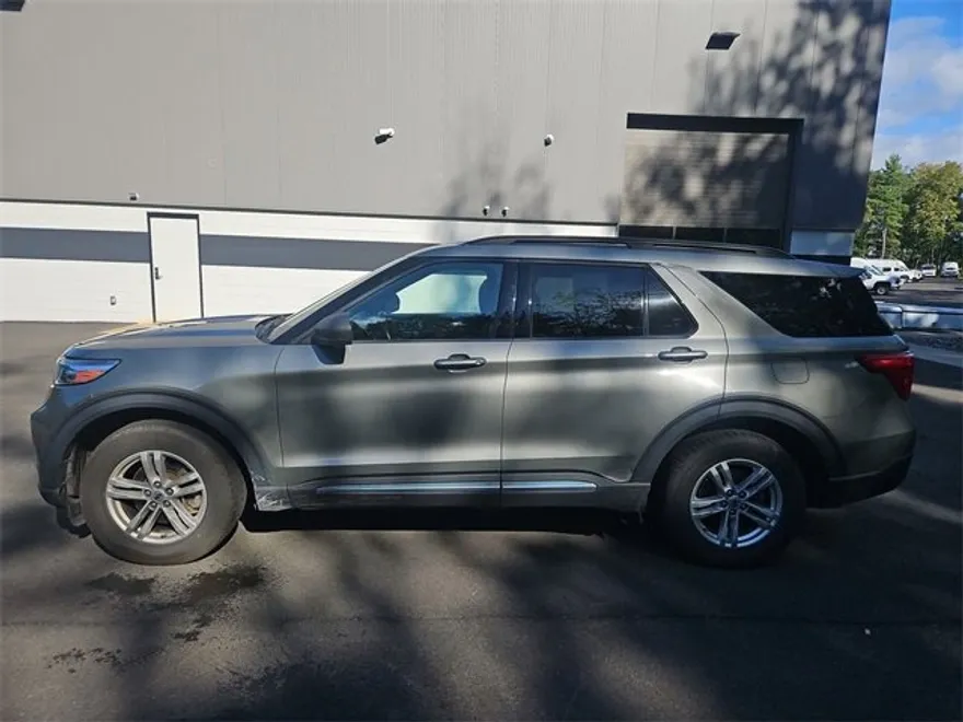 2020 Ford Explorer XLT photo 1