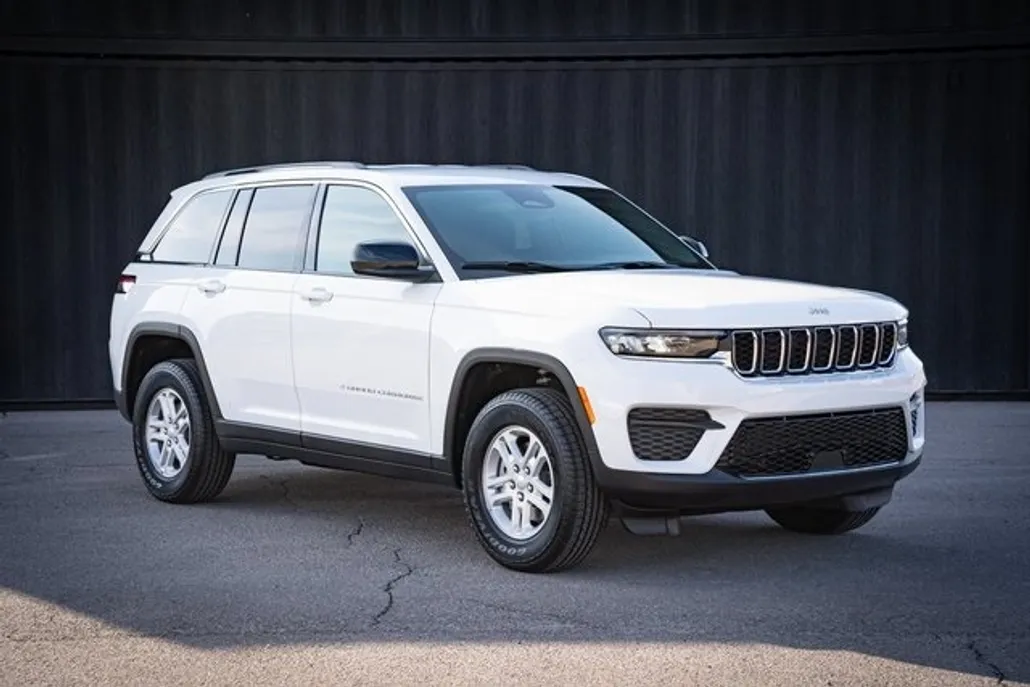 2025 Jeep Grand Cherokee Laredo photo 1