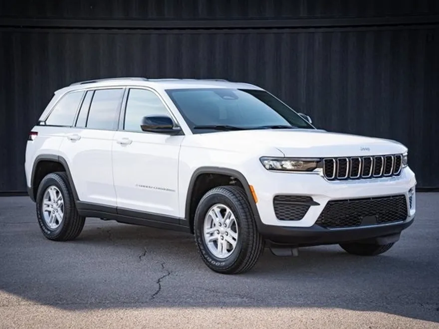 2025 Jeep Grand Cherokee Laredo photo 1