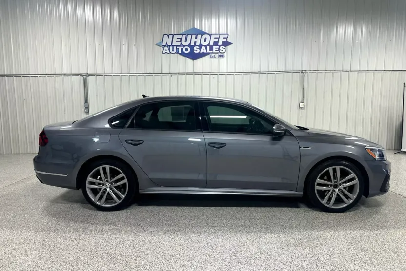 2018 Volkswagen Passat S photo 1
