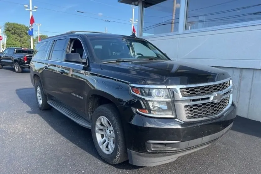 2015 Chevrolet Suburban LT photo 1