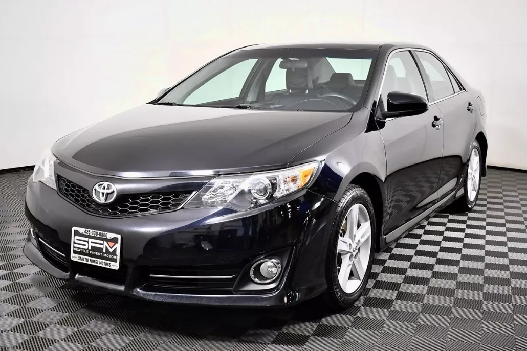 2012 Toyota Camry SE photo 1